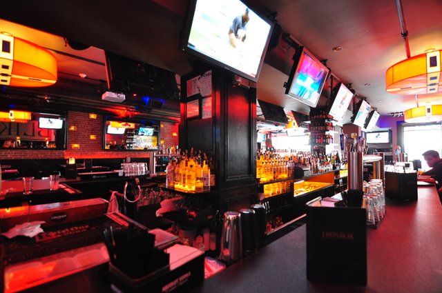 1Republik review: A spacious Hoboken sports bar draws major-league crowds 